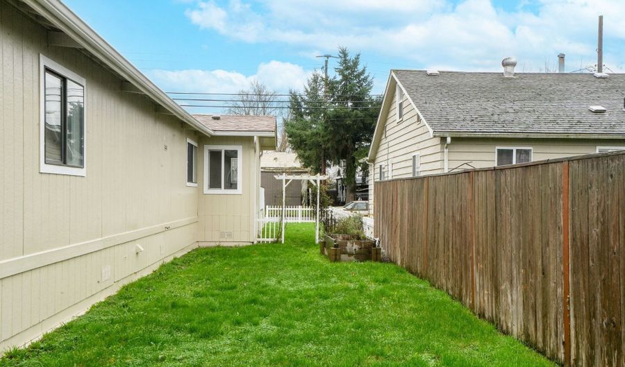 1833 2ND Ave, Albany, OR 97321 - 2 Beds, 2 Bath