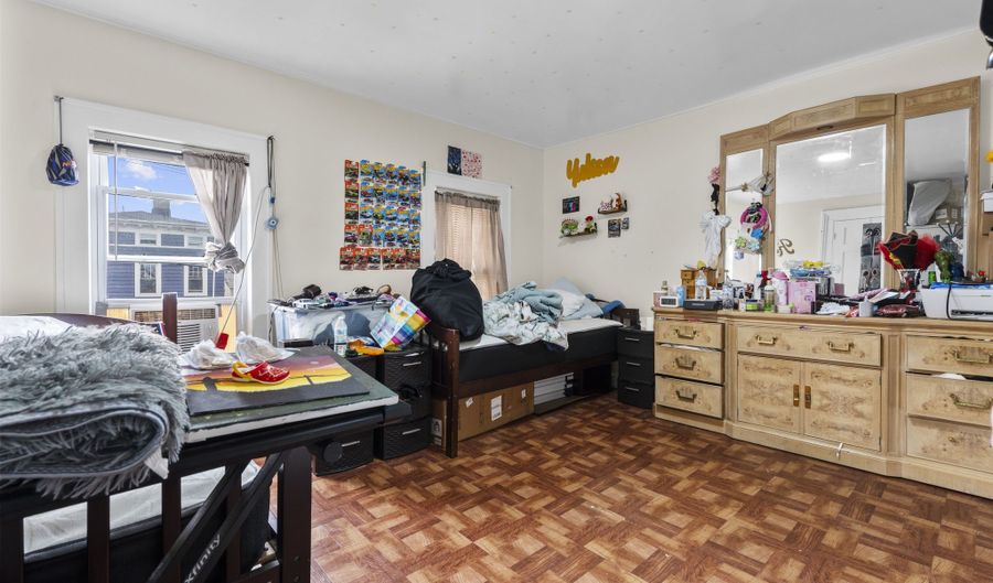 211 Norman St, Bridgeport, CT 06605 - 10 Beds, 5 Bath