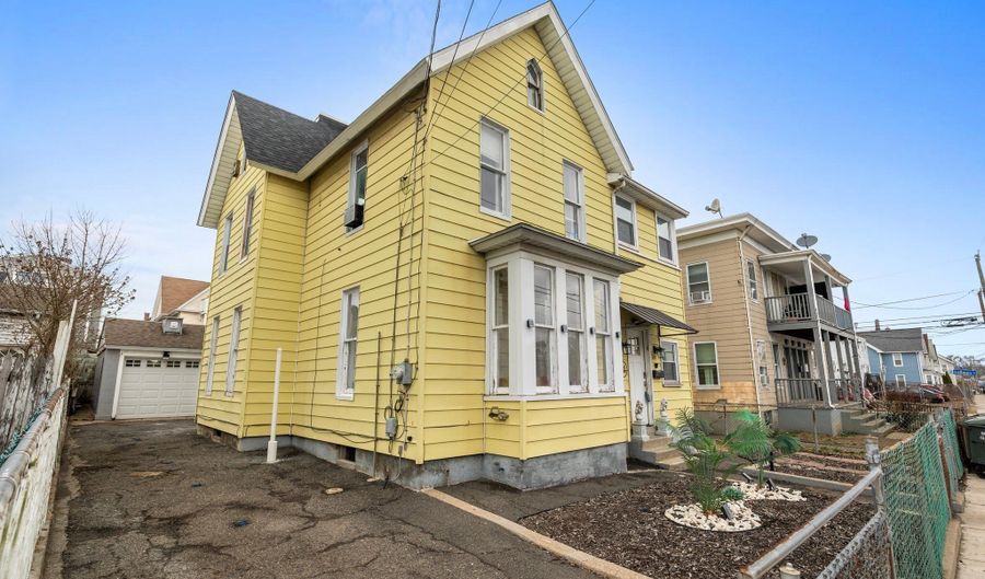 369 Park St, Bridgeport, CT 06606 - 8 Beds, 2 Bath