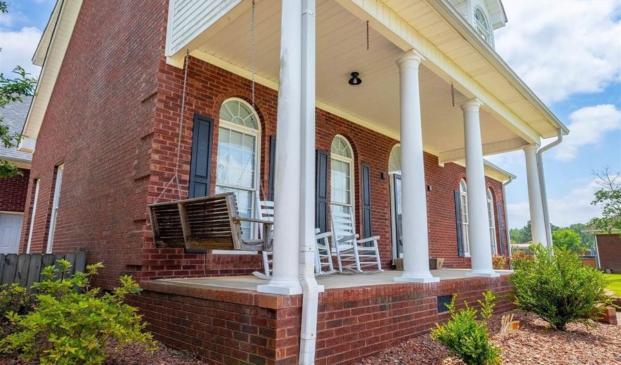 378 W MANOR Ln, Alexandria, AL 36250 - 4 Beds, 3 Bath