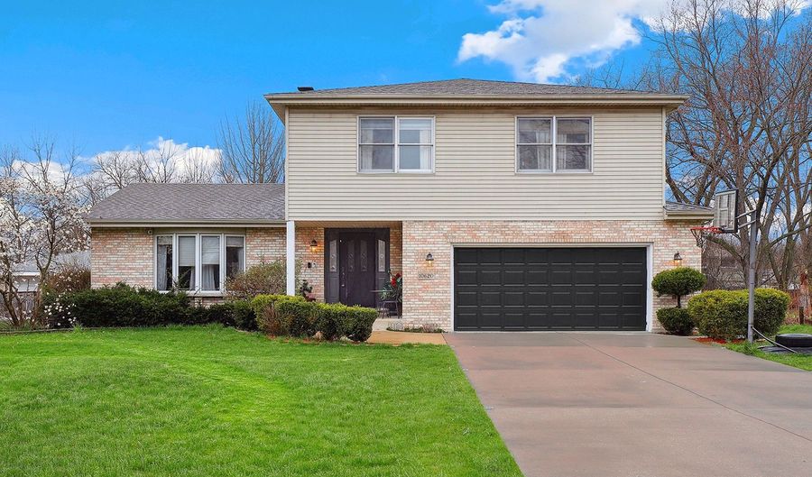 10620 S Green Valley Dr, Palos Hills, IL 60465 - 3 Beds, 3 Bath