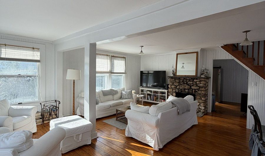 8 Tyler Ave, Branford, CT 06405 - 4 Beds, 2 Bath