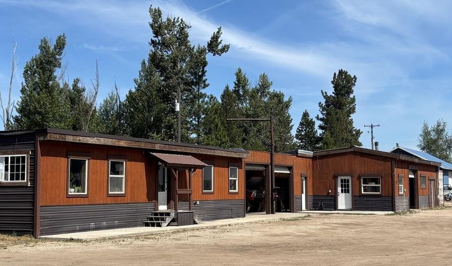941 S Main St, Cascade, ID 83611 - 3 Beds, 3 Bath