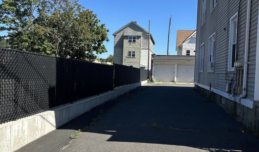 17 Branch St 3, Waterbury, CT 06704 - 2 Beds, 1 Bath