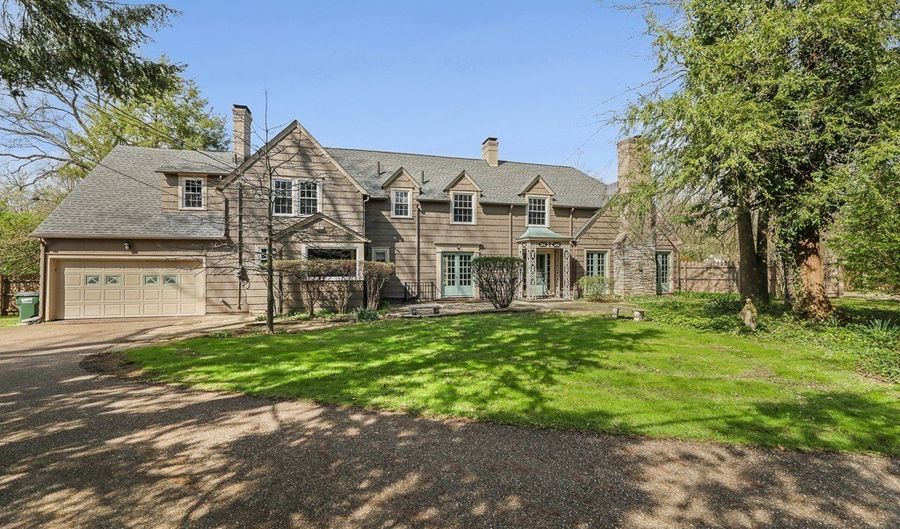 1134 Glamorgan St, Alliance, OH 44601 - 4 Beds, 5 Bath