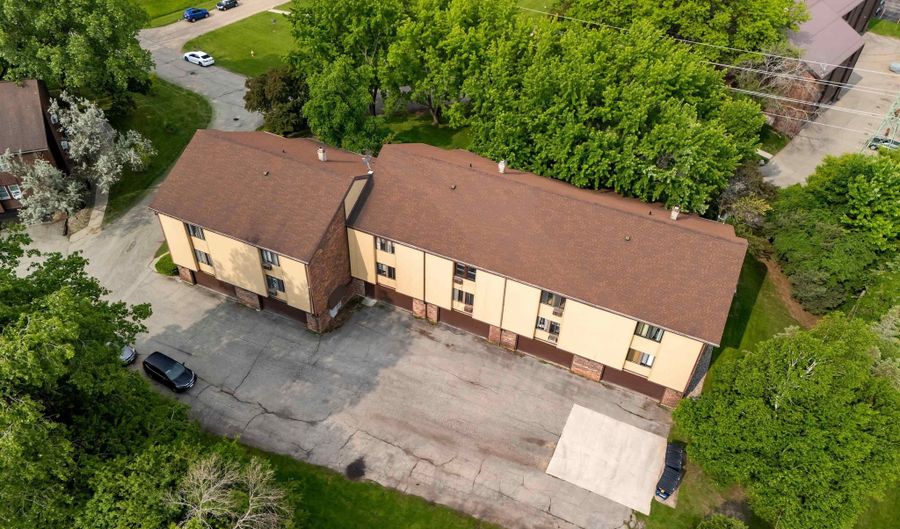 206 ROYAL Ct 12, Appleton, WI 54915 - 2 Beds, 2 Bath
