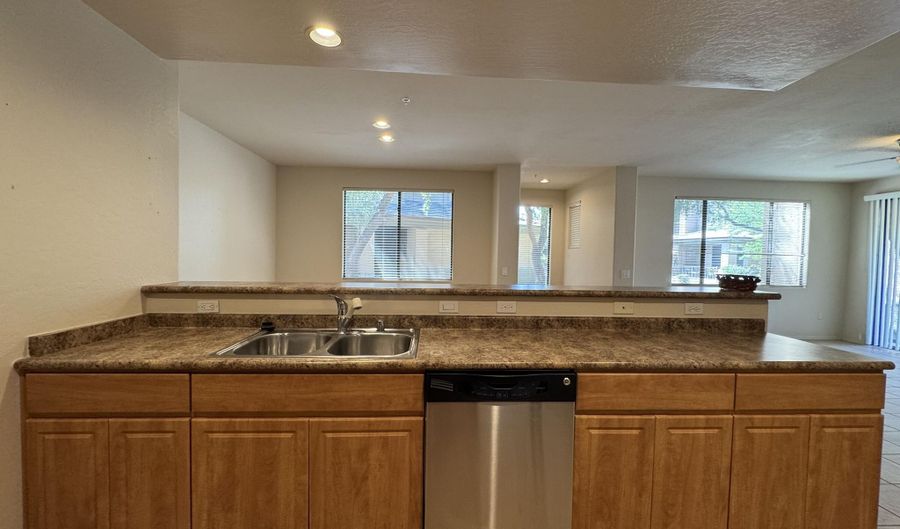 705 W QUEEN CREEK Rd 1139, Chandler, AZ 85248 - 2 Beds, 2 Bath