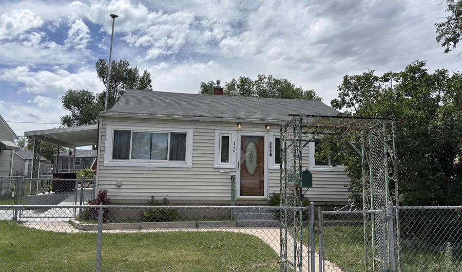 3528 DUFF Ave, Cheyenne, WY 82001 - 2 Beds, 2 Bath