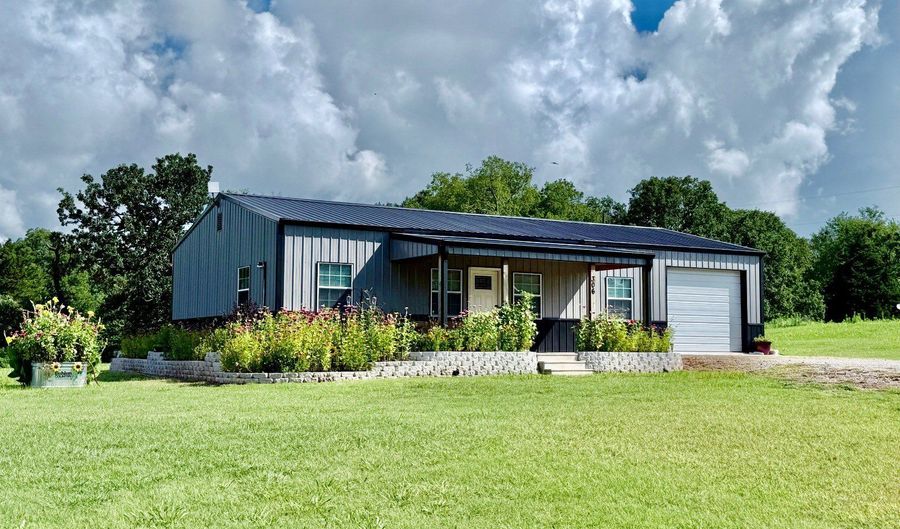 306 E 3rd St, Asher, OK 74826 - 2 Beds, 2 Bath