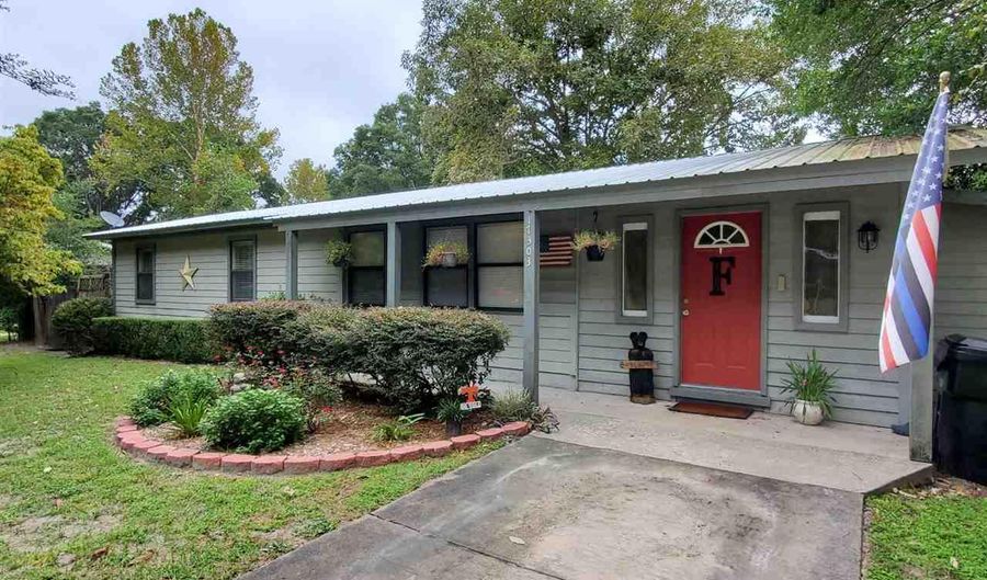 17303 NW 239th Ter, High Springs, FL 32643 - 3 Beds, 2 Bath