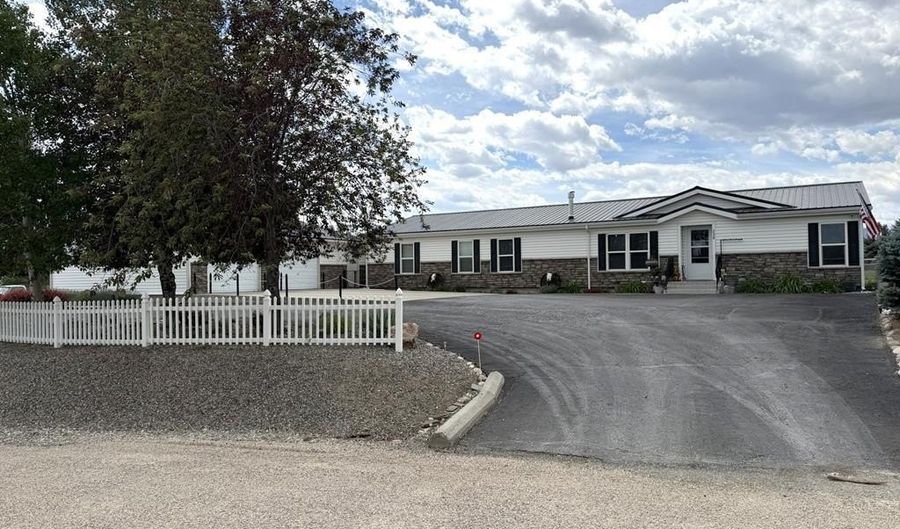 230 Redbird Ln, Challis, ID 83226 - 3 Beds, 2 Bath