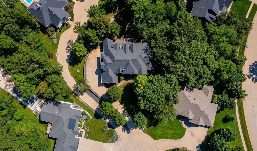 605 Oakwood Pl, Polk City, IA 50226 - 5 Beds, 5 Bath