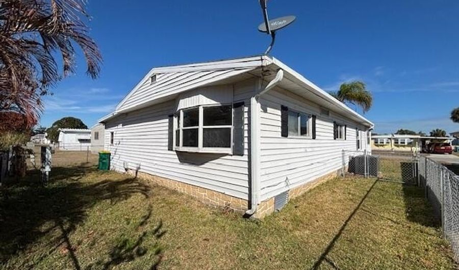 960 Cashew Cir, Barefoot Bay, FL 32976 - 2 Beds, 2 Bath