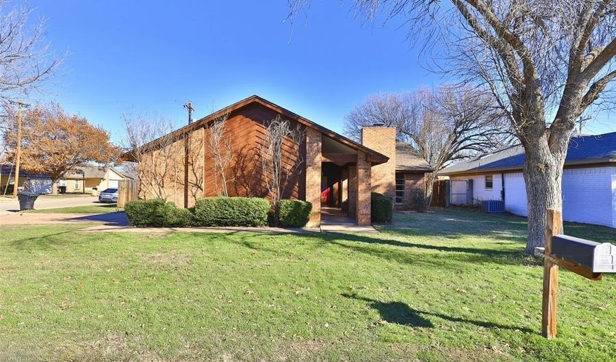 3601 Auburn Dr, Abilene, TX 79602 - 3 Beds, 2 Bath