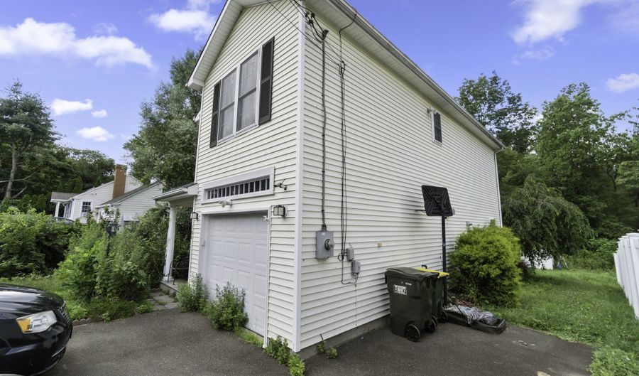 189 Southern Blvd, Danbury, CT 06810 - 3 Beds, 3 Bath