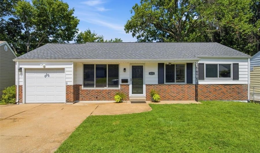 8233 Marvale Ln, Affton, MO 63123 - 3 Beds, 2 Bath