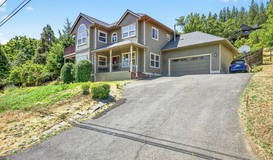 185 Almond St, Ashland, OR 97520 - 5 Beds, 4 Bath