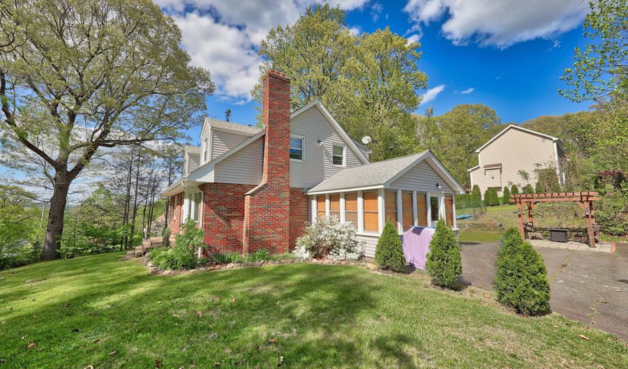287 Hull St, Bristol, CT 06010 - 5 Beds, 3 Bath