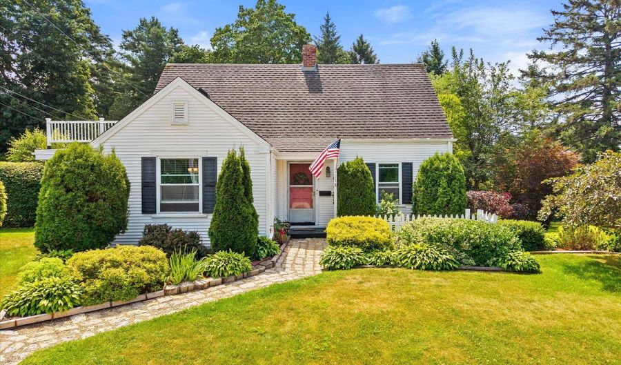 118 Poplar St, Bangor, ME 04401 - 4 Beds, 2 Bath