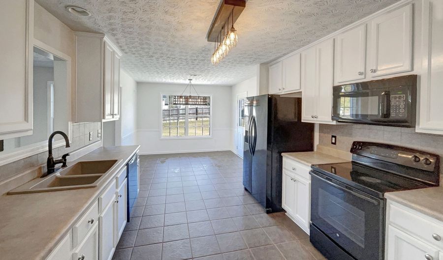 735 Galloping Bend Ct, Auburn, GA 30011 - 5 Beds, 3 Bath