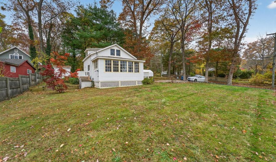 15 Hazen St, Chester, CT 06412 - 3 Beds, 1 Bath