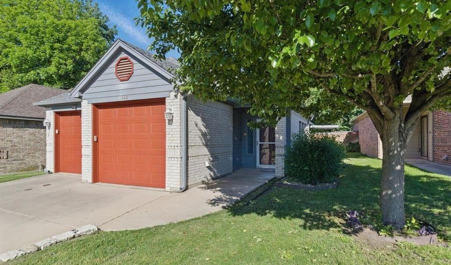 1142 Story Book Ln, Weatherford, TX 76086 - 2 Beds, 2 Bath
