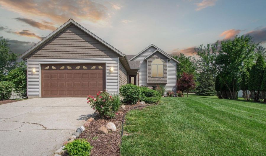 4170 Riverview Dr, Alma, MI 48801 - 4 Beds, 3 Bath
