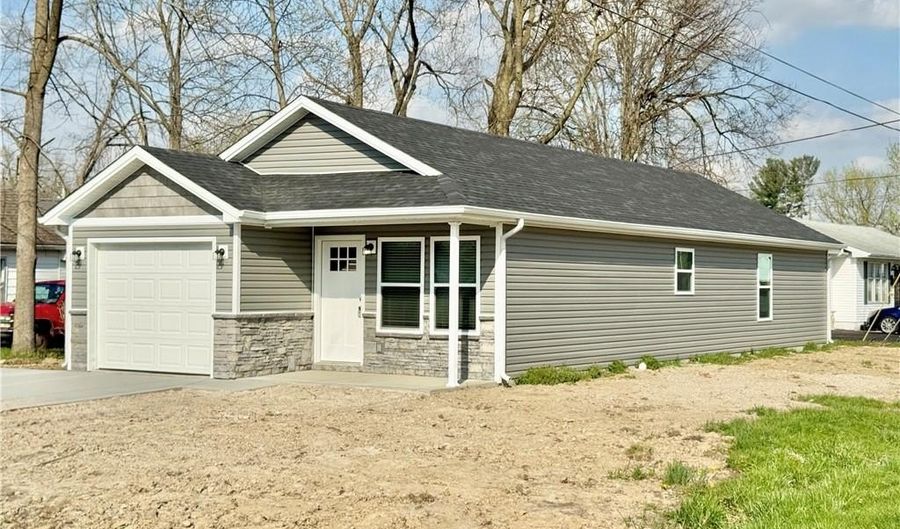 295 S 4th St, Austin, IN 47102 - 3 Beds, 2 Bath