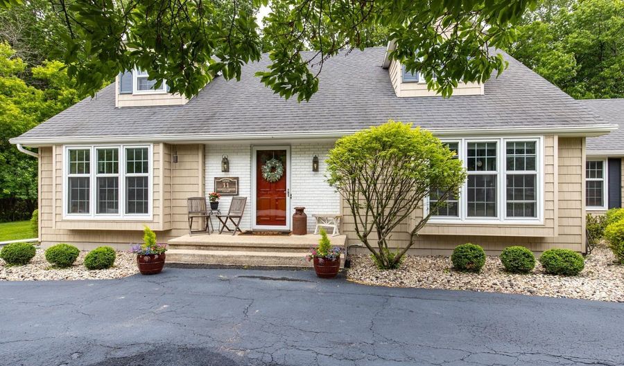11 MEADOWBROOK Ct, Appleton, WI 54914 - 5 Beds, 5 Bath