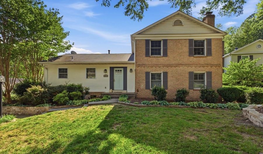 6812 LAMP POST Ln, Alexandria, VA 22306 - 4 Beds, 3 Bath