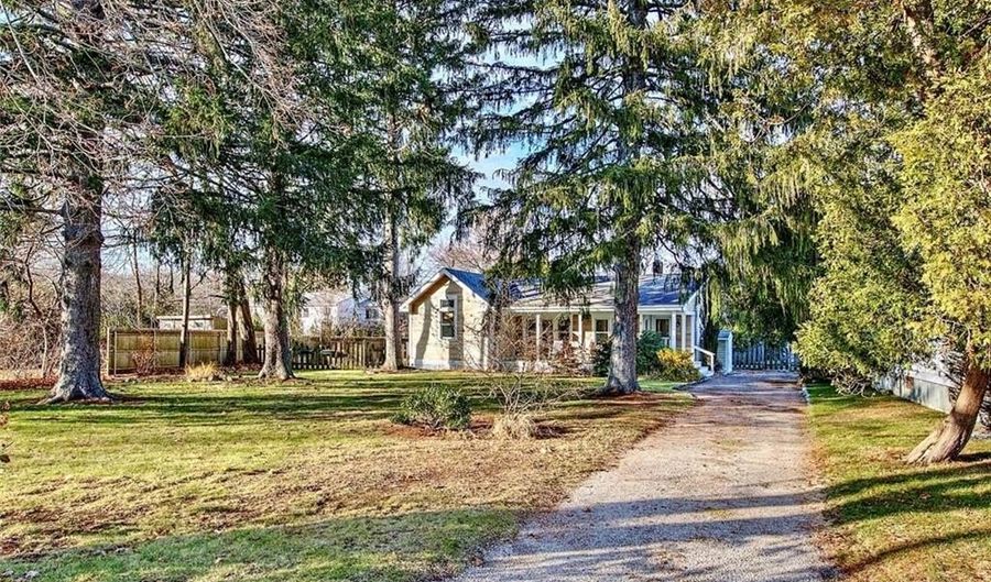 18 Orchard Ave, Barrington, RI 02806 - 2 Beds, 1 Bath