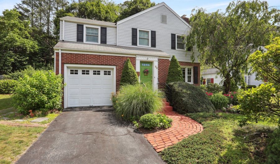 22 Concord Rd, Danbury, CT 06810 - 3 Beds, 2 Bath