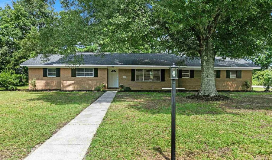 207 14th Ave, Atmore, AL 36502 - 3 Beds, 2 Bath