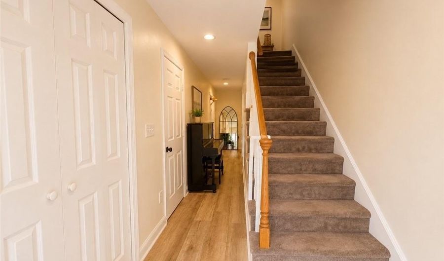 520 Corey Ln, Middletown, RI 02842 - 2 Beds, 3 Bath