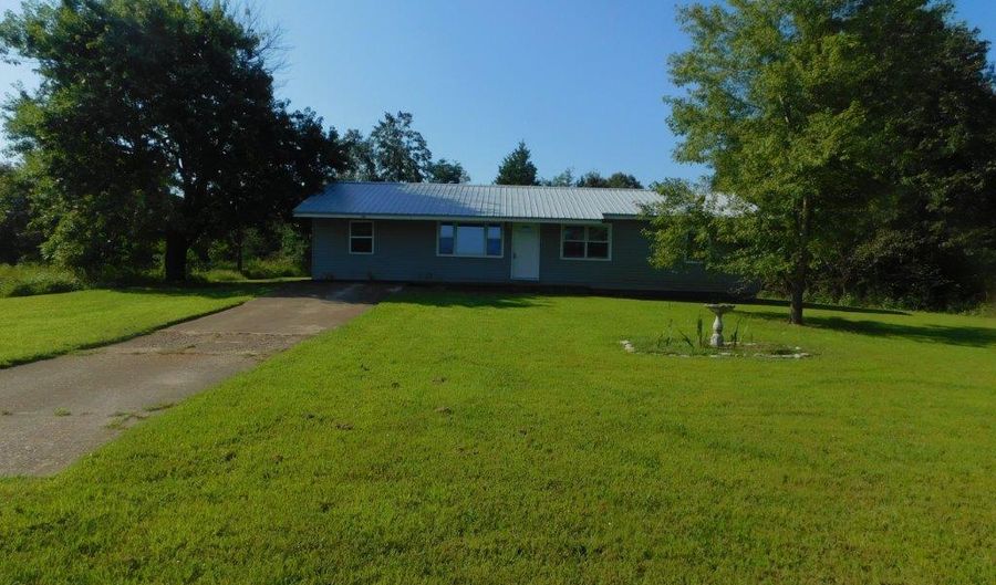 114 Marion County 5052, Yellville, AR 72687 - 4 Beds, 1 Bath