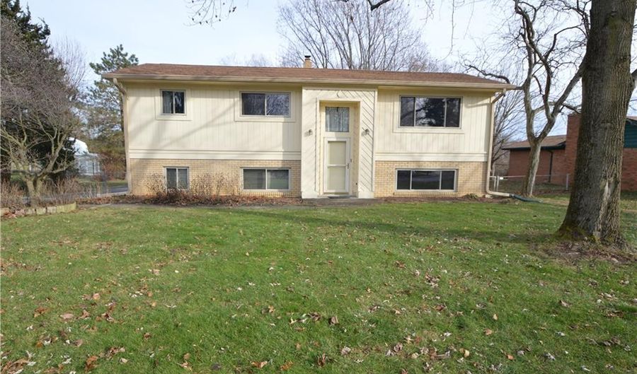 8203 Laura Lynne Ln, Indianapolis, IN 46217 - 3 Beds, 2 Bath