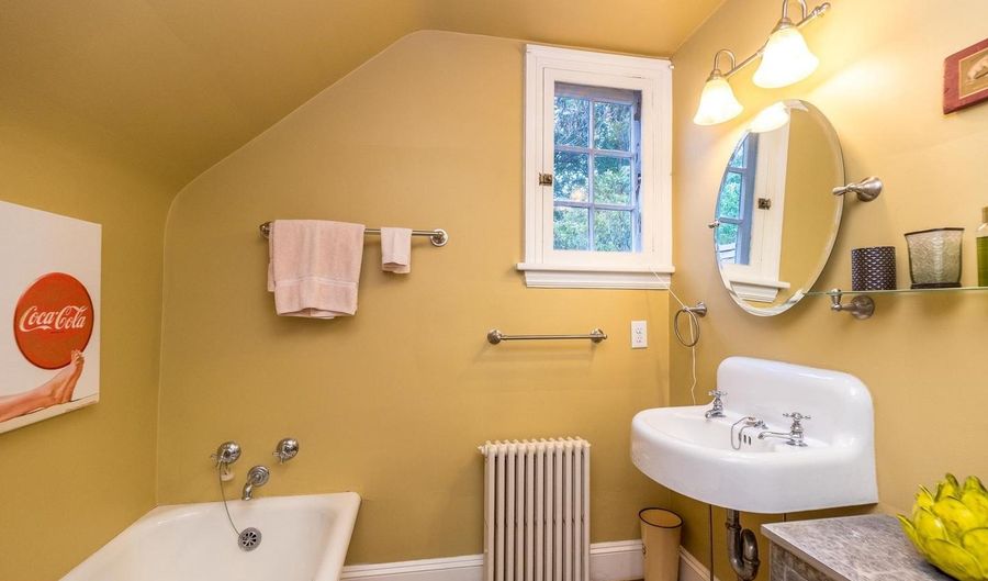1431 WHEATSHEAF Ln, Abington, PA 19001 - 5 Beds, 4 Bath