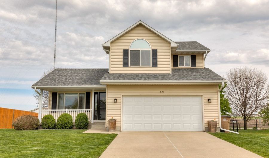 635 25th St SE, Altoona, IA 50009 - 3 Beds, 3 Bath