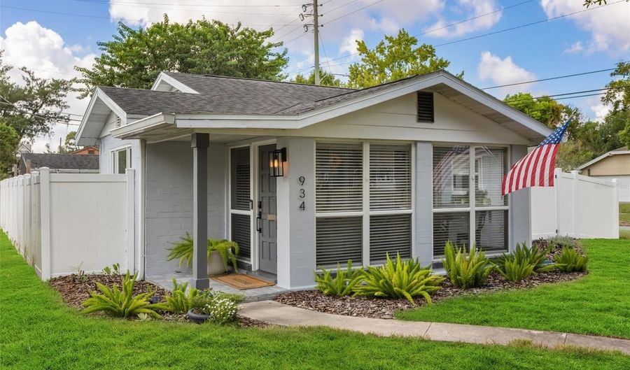 934 W HARVARD St, Orlando, FL 32804 - 2 Beds, 1 Bath