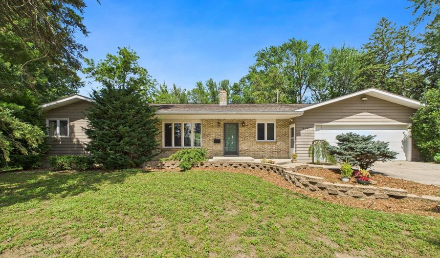404 Hyden Dr, Alcester, SD 57001 - 3 Beds, 4 Bath