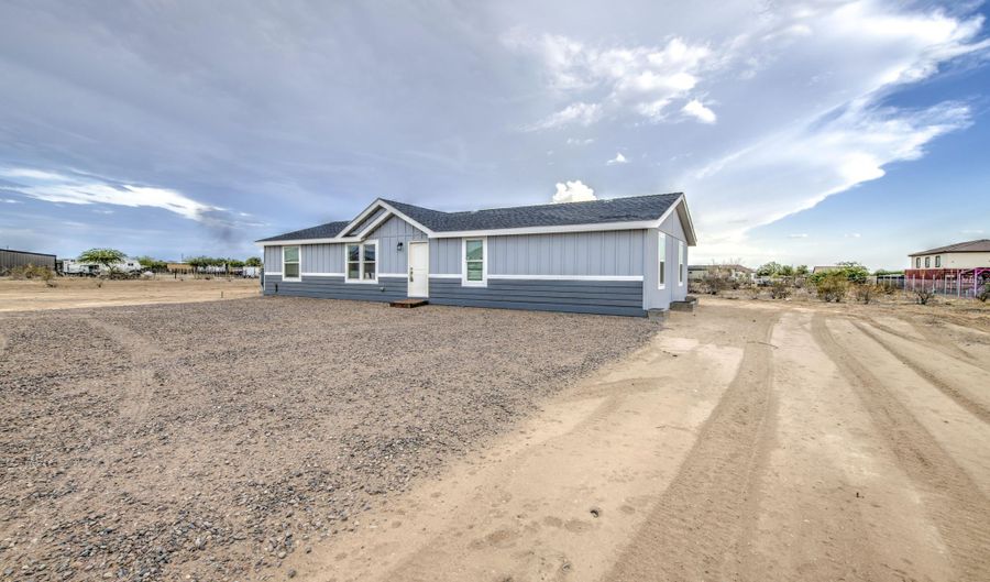 30047 W LATHAM St, Buckeye, AZ 85396 - 4 Beds, 2 Bath