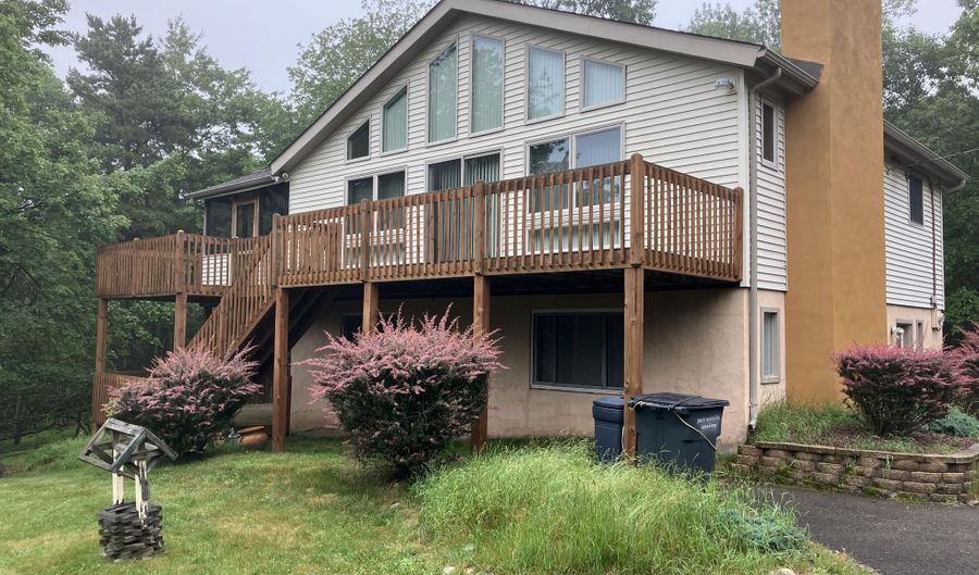 186 Elmwood Dr, Albrightsville, PA 18210 - 5 Beds, 2 Bath