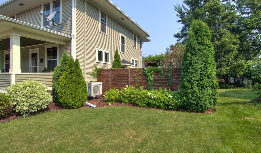 1704 Birch St, Eau Claire, WI 54703 - 4 Beds, 1 Bath