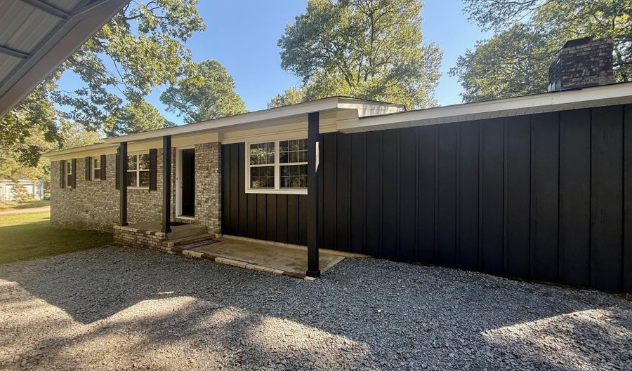 2806 Hurricane Lake Rd, Benton, AR 72019 - 3 Beds, 2 Bath