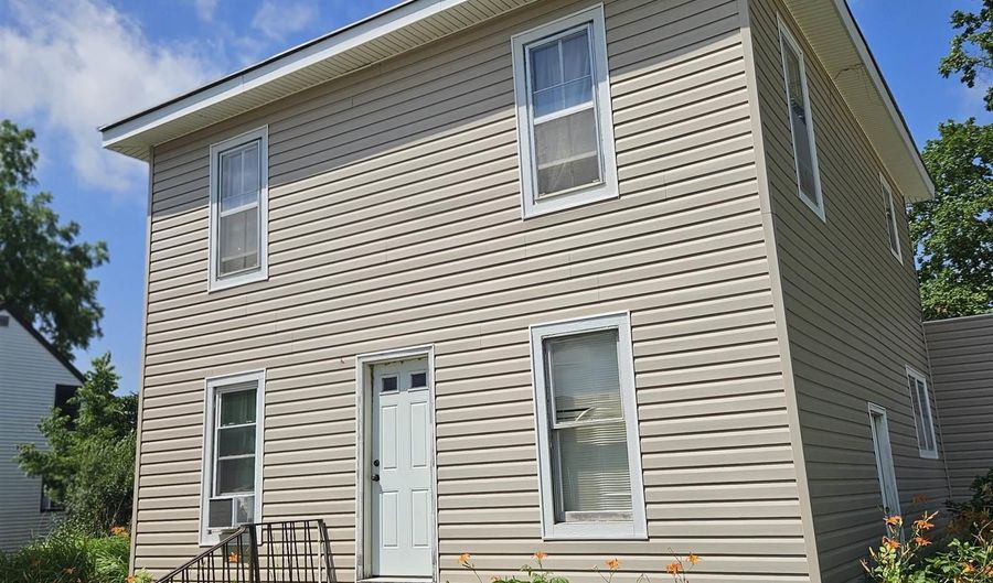321 N Jones, Algona, IA 50511 - 2 Beds, 2 Bath