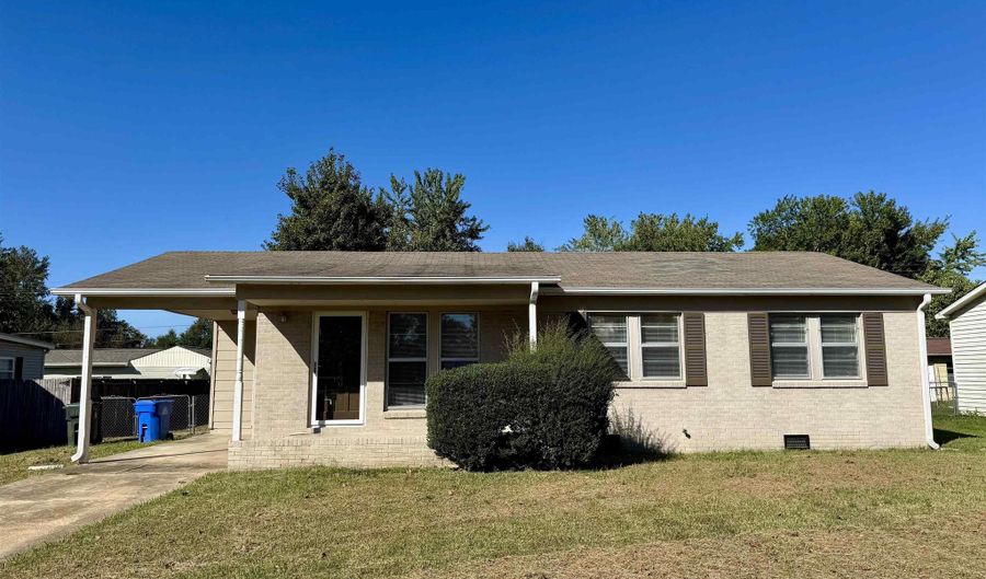 1300 7th Ave, Athens, AL 35611 - 3 Beds, 2 Bath
