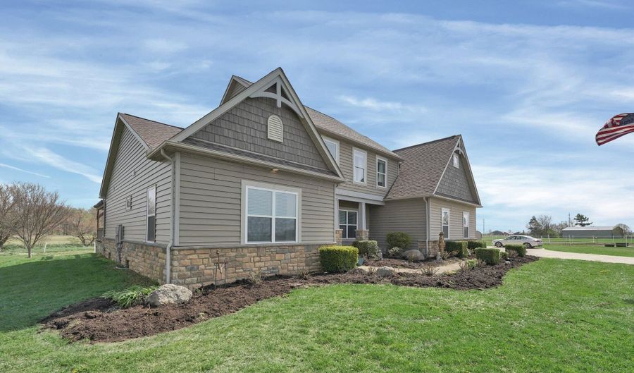 14750 Commercial Point Rd, Ashville, OH 43103 - 5 Beds, 5 Bath