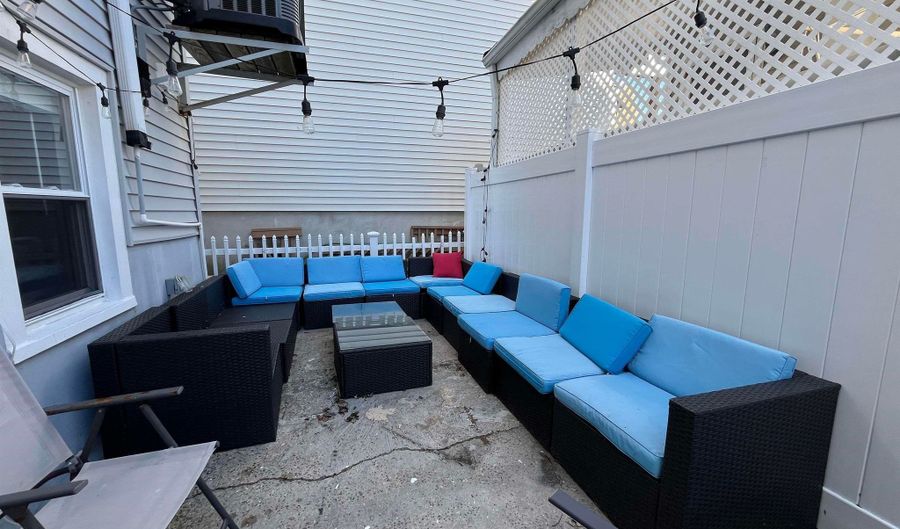 105 N Windsor Ave, Atlantic City, NJ 08401 - 7 Beds, 3 Bath