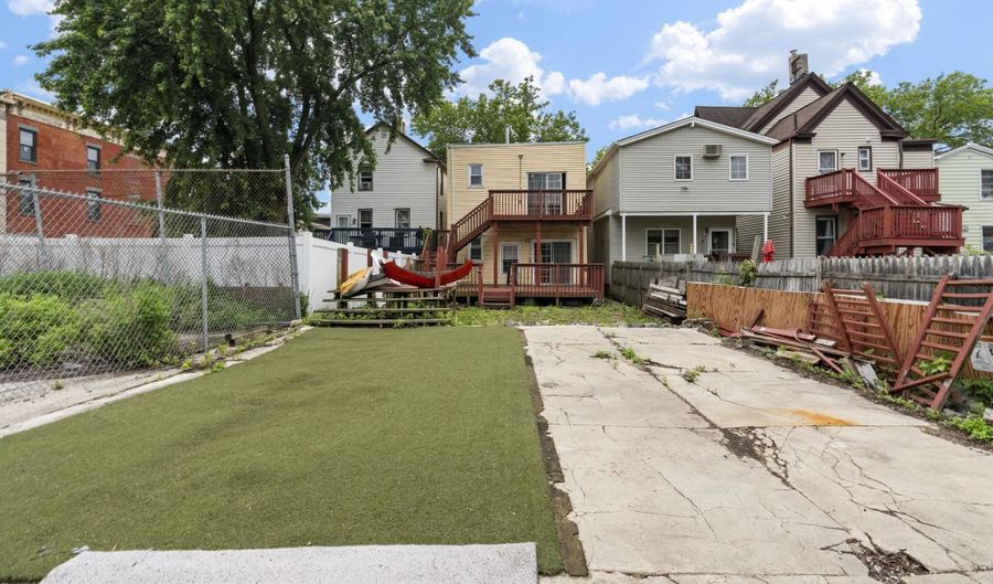 15 W 9TH St, Bayonne, NJ 07002 - 4 Beds, 3 Bath