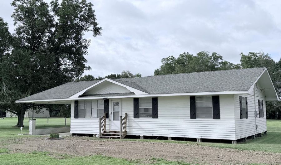 10516 La Hwy 696, Abbeville, LA 70510 - 3 Beds, 2 Bath